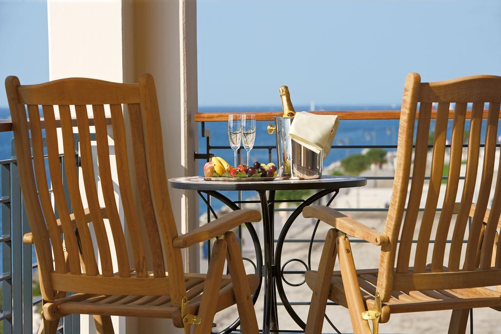 Yachthafenresidenz Hohe Duene Hotel Rostock Cameră foto A balcony